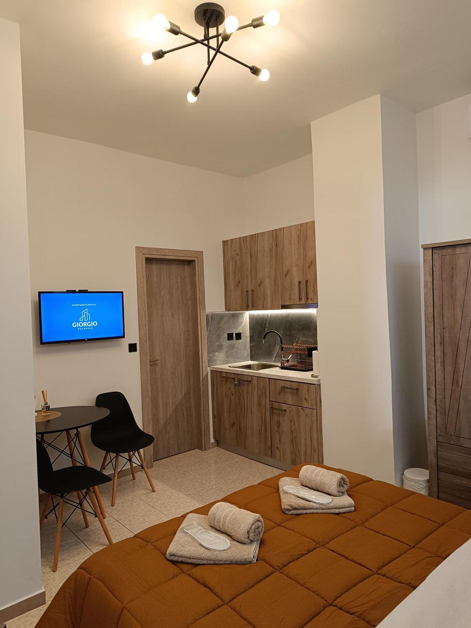 Giorgio Patrasso - Micro Apartment In The Center Of パトラ エクステリア 写真