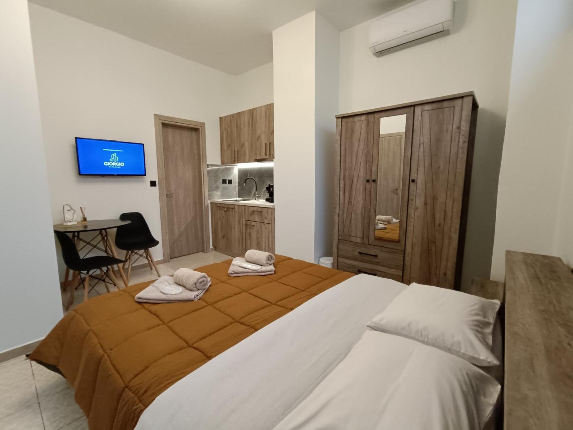 Giorgio Patrasso - Micro Apartment In The Center Of パトラ エクステリア 写真