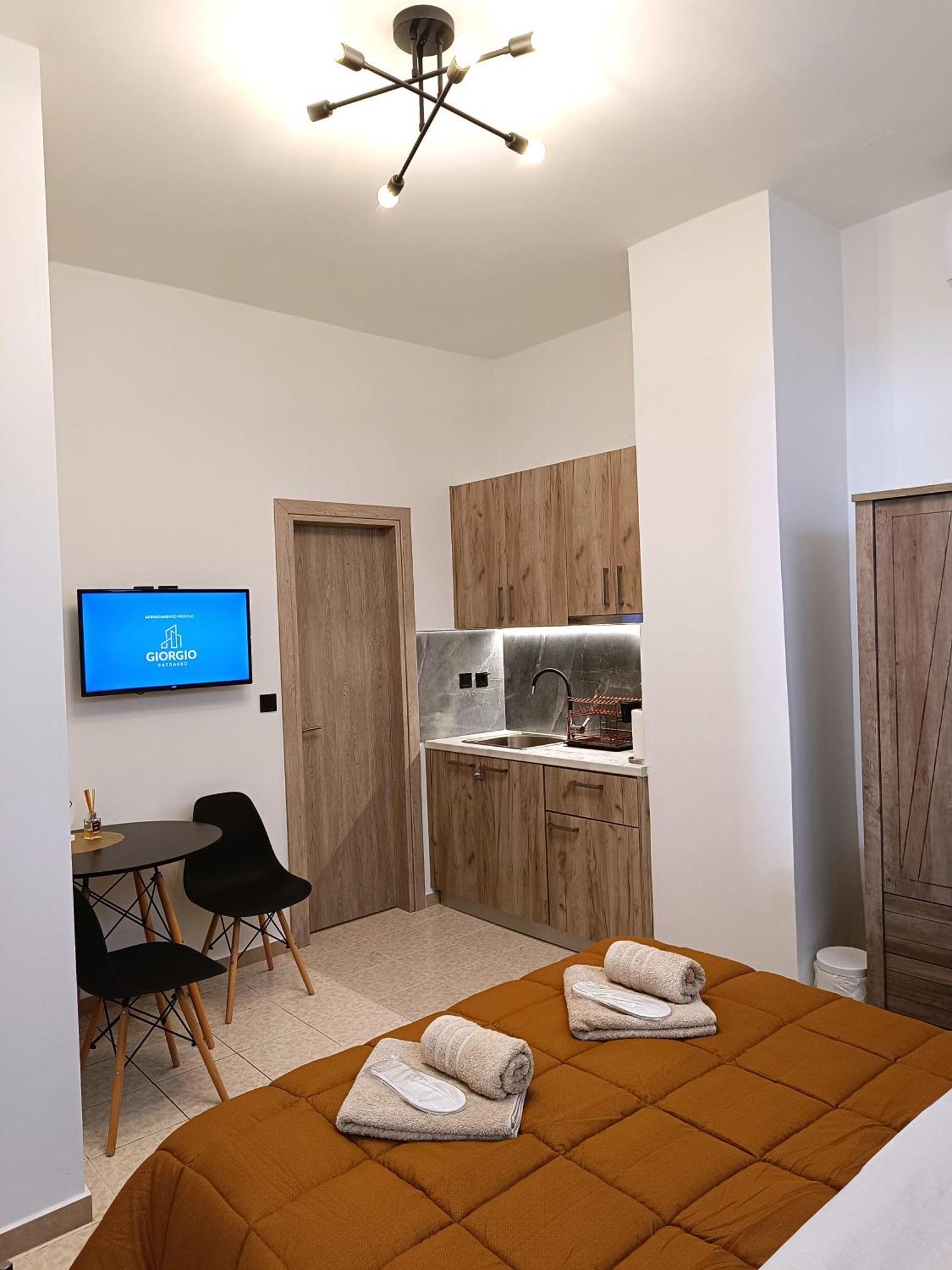 Giorgio Patrasso - Micro Apartment In The Center Of パトラ エクステリア 写真